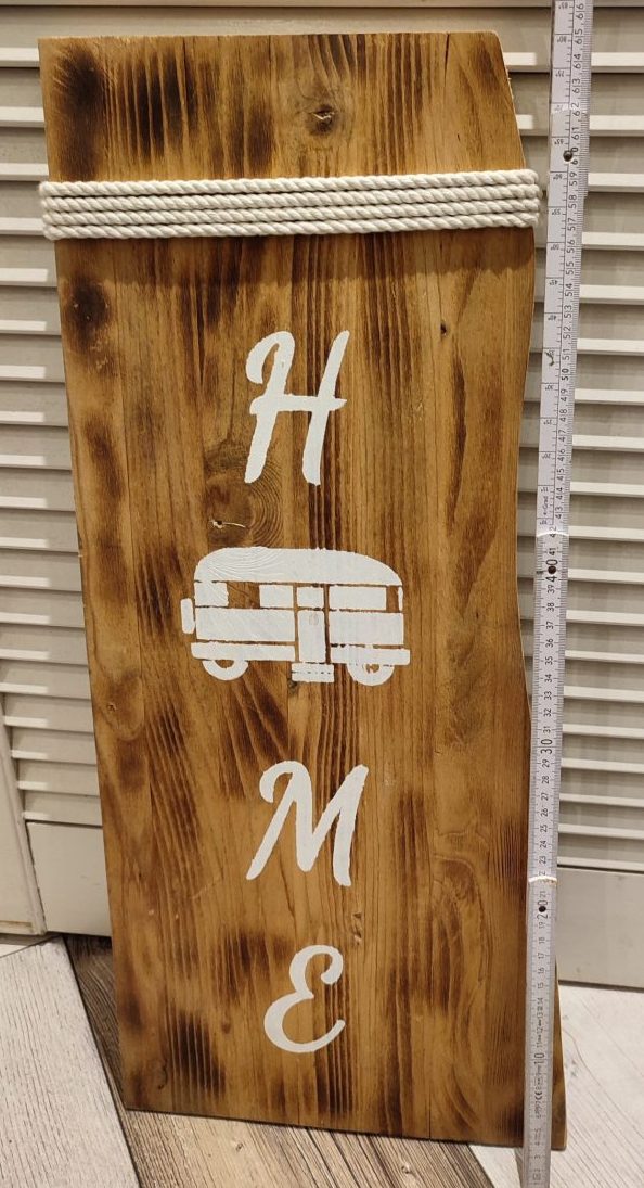 Holzschild "HOME"